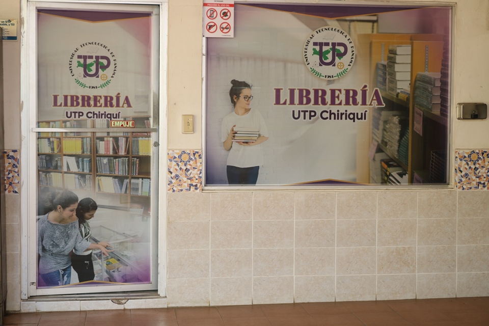 Librería de la UTP Chiriquí, ubicada a un lado de la cafetería