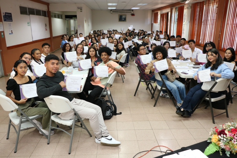 Entrega de Certificados a Estudiantes de Mención Honorífica en la UTP Chiriquí