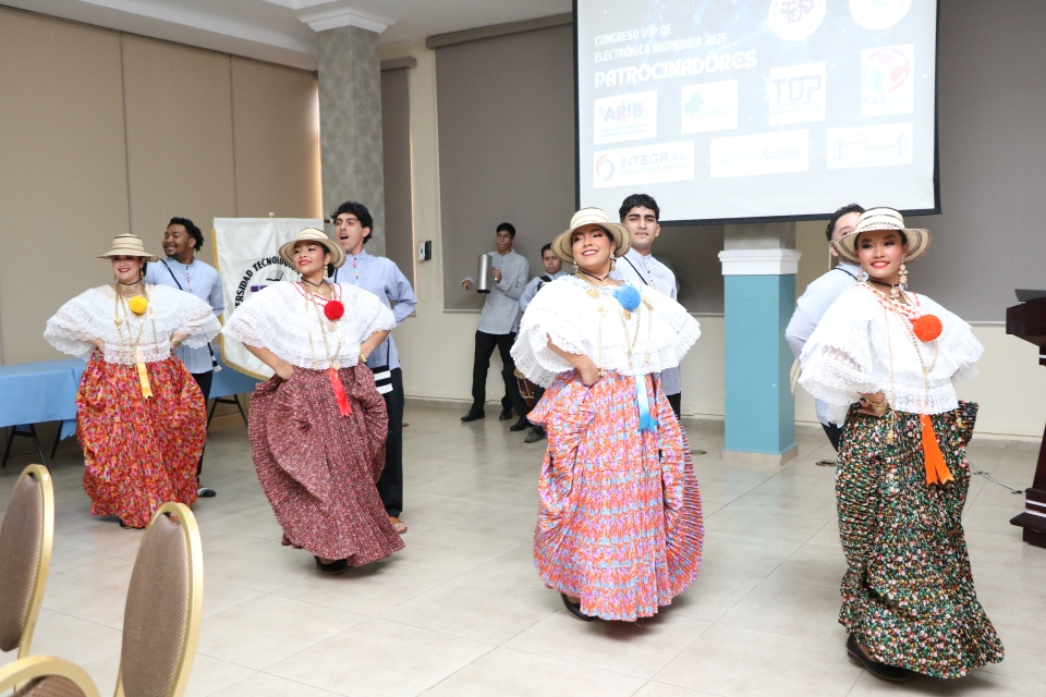 https://ch.utp.ac.pa/sites/default/files/documentos/2025/imagen/estudiantes_del_conjunto_tipico_de_la_utp_chiriqui1.jpg