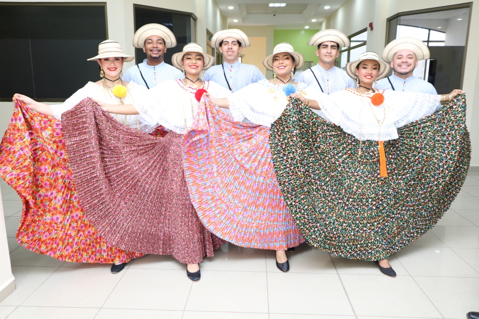 https://ch.utp.ac.pa/sites/default/files/documentos/2025/imagen/estudiantes_del_conjunto_tipico_de_la_utp_chiriqui2.jpg